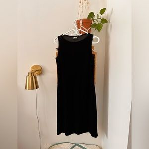 | SOLD | 90s black velvet shift dress